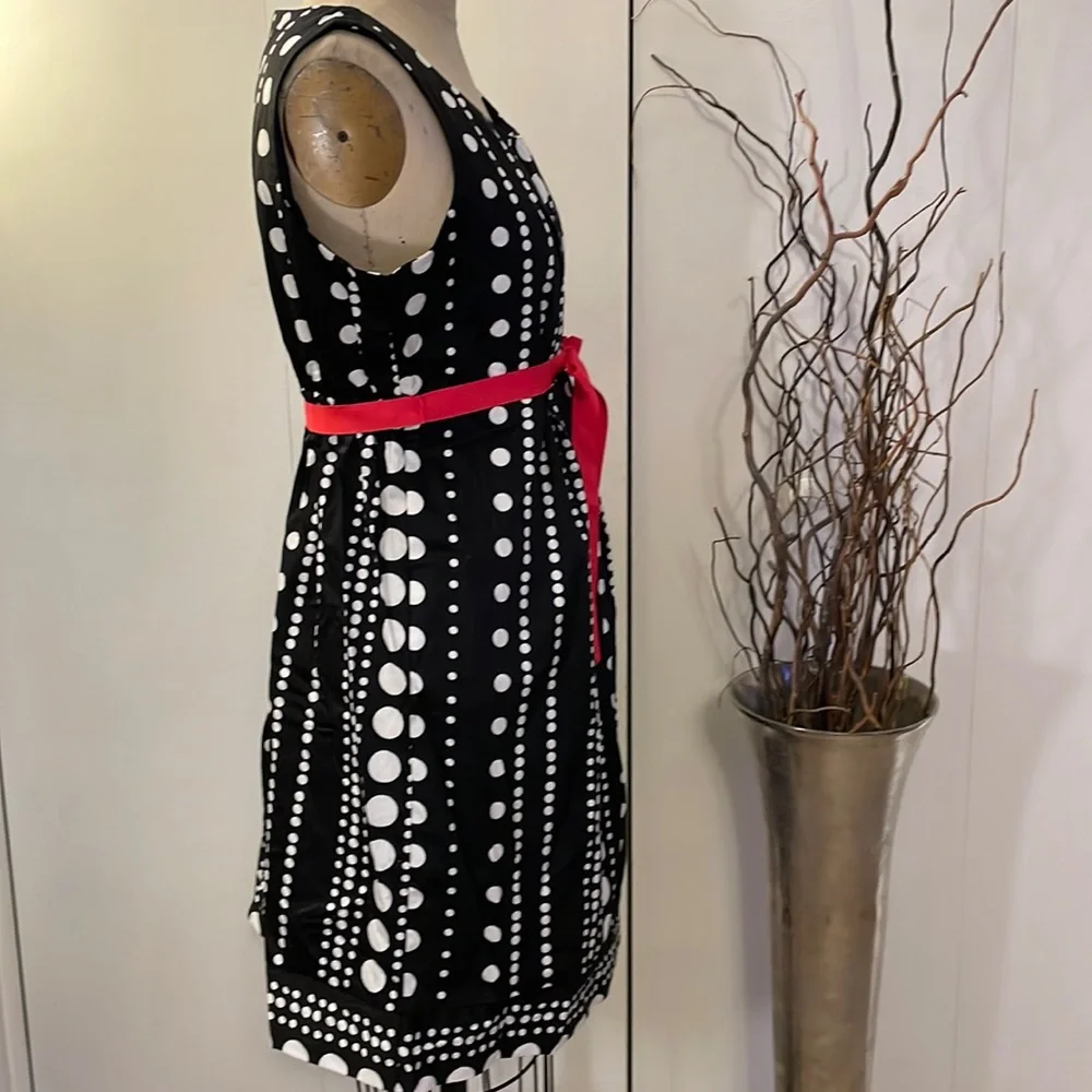 Motherhood Maternity sleeveless dotted dress with tie and pockets - Picture 6 of 9